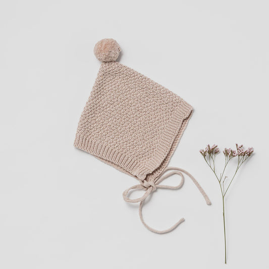 Bonnet with Pompom in Fawn